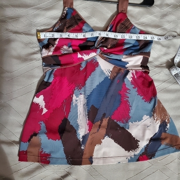 BCBG MaxAzria Women's M Multicolor Twist Front V-Neck Tank Top NWOT - Picture 12 of 13